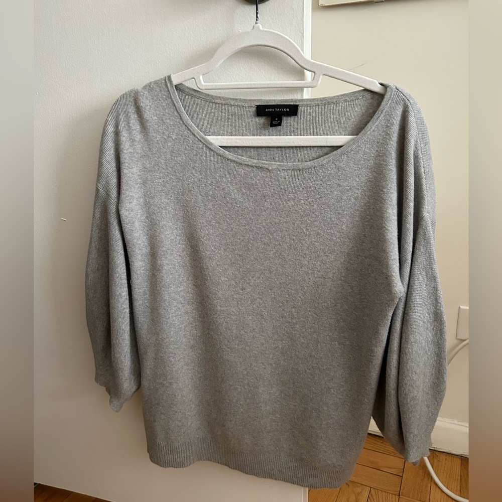 Ann Taylor gray sweater with puffy sleeves